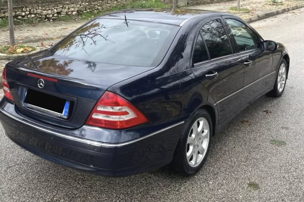 Auto in Vendita a Fier, Mercedes-Benz, 2007 Diesel,Kambio Automatik Pagamento 4,500  Euro.