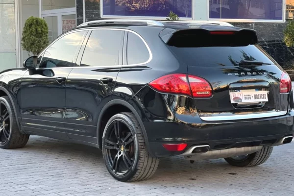 Auto in Vendita a Tirana - 13,500 Euro