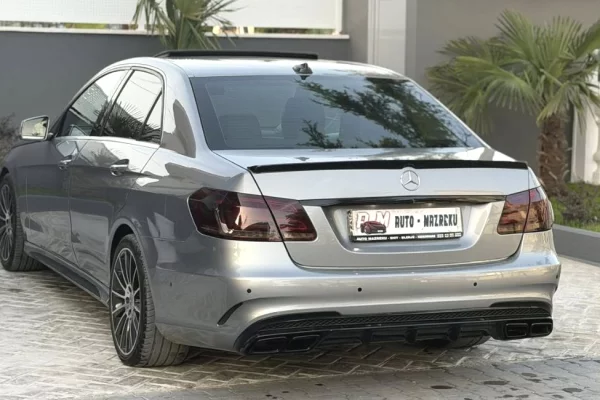 Auto in Vendita a Fier - 10,900 Euro