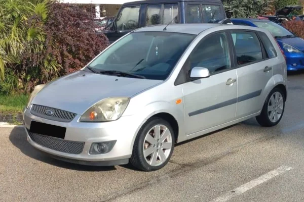 Auto in Vendita a Tirana - 2,200 Euro