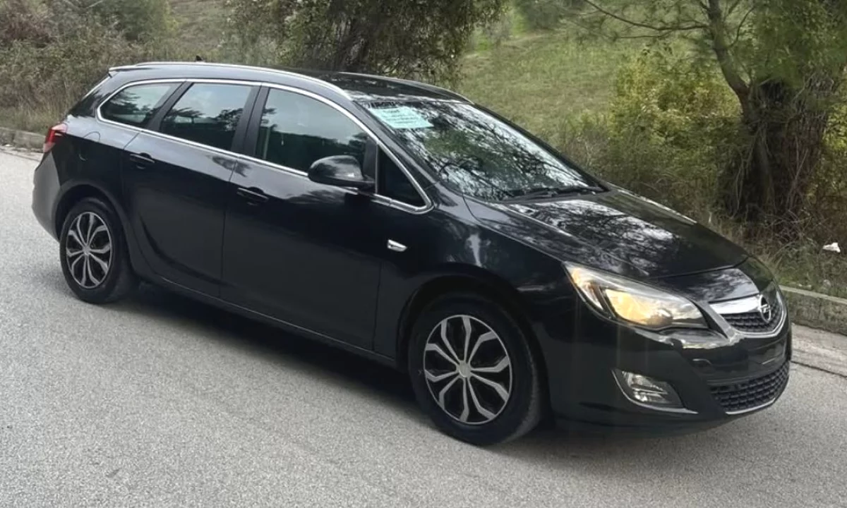 Auto in Vendita a Tirana, Opel, 2012 Diesel,Kambio Automatik Pagamento 4,900  Euro.