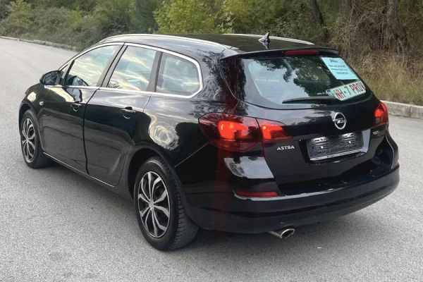 Auto in Vendita a Tirana - 4,900 Euro