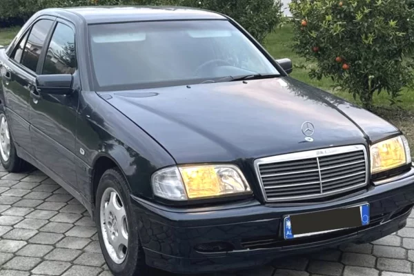 Auto in Vendita a Tirana - 2,700 Euro