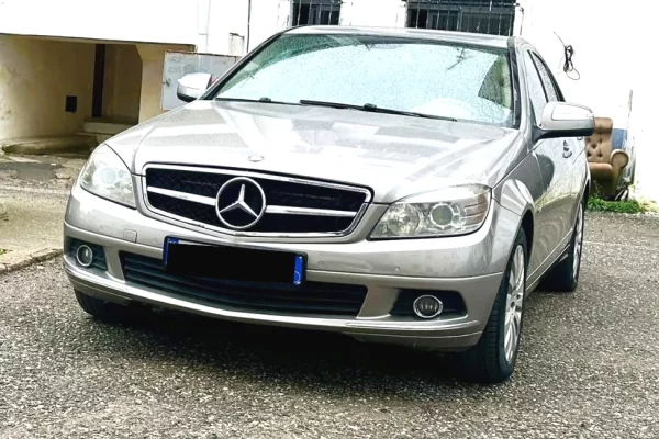 Auto in Vendita a Durazzo - 5,300 Euro