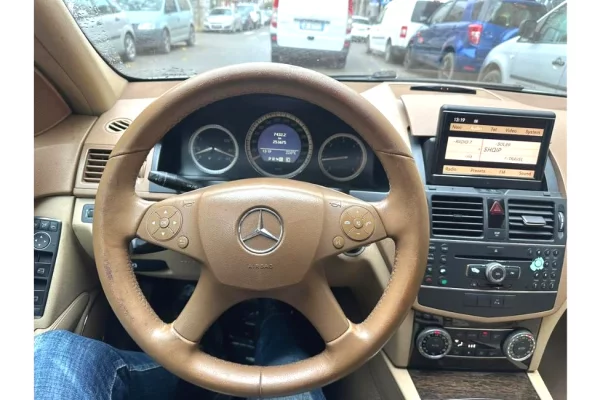 Auto in Vendita a Durazzo - 5,300 Euro