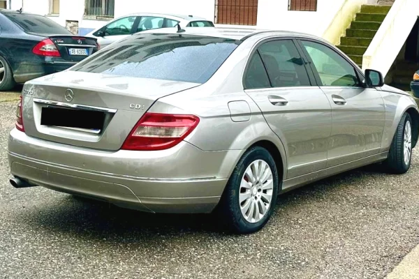 Auto in Vendita a Durazzo - 5,300 Euro