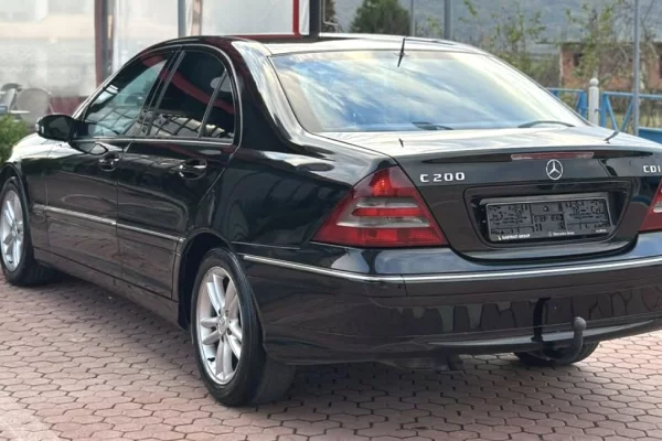 Auto in Vendita a Tirana - 3,700 Euro