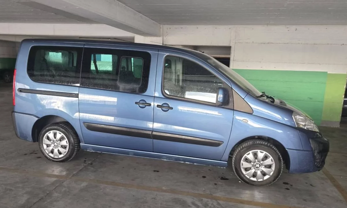 Auto in Vendita a Tirana, Peugeot, 2010 Benzine,Kambio Automatik Pagamento 6,900  Euro.