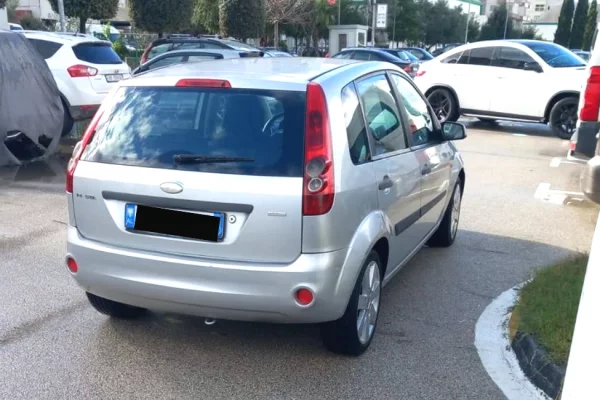 Auto in Vendita a Tirana - 2,200 Euro