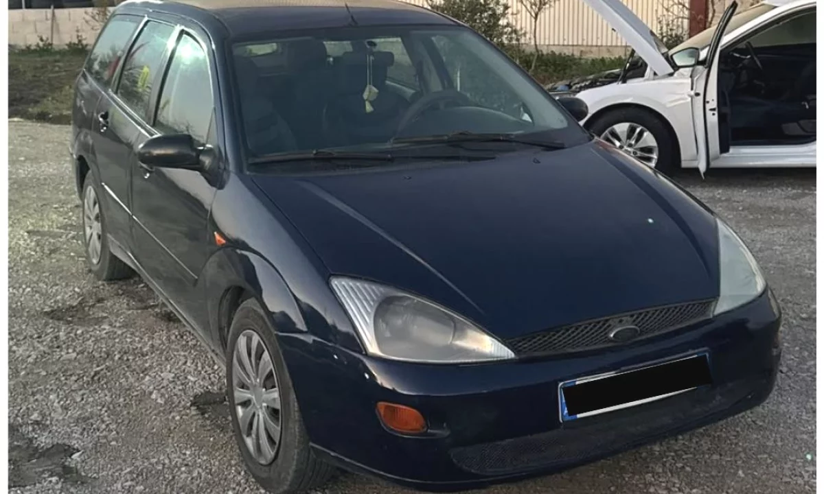 Auto in Vendita a Tirana, Ford, 2002 Diesel,Kambio Manual Pagamento 1,600  Euro.