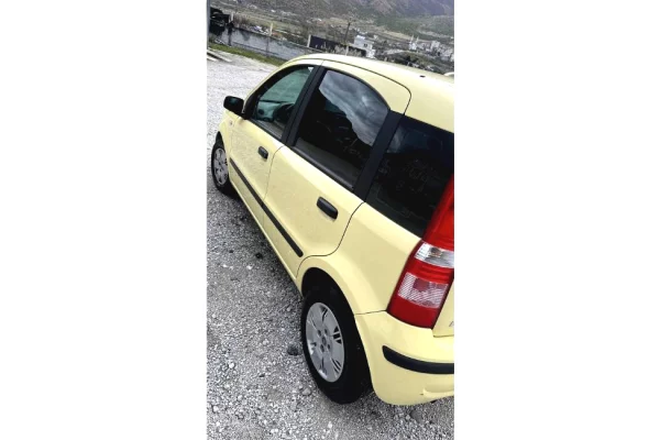 Auto in Vendita a Tirana, Fiat, 2003 Benzine,Kambio Manual Pagamento 2,500  Euro.