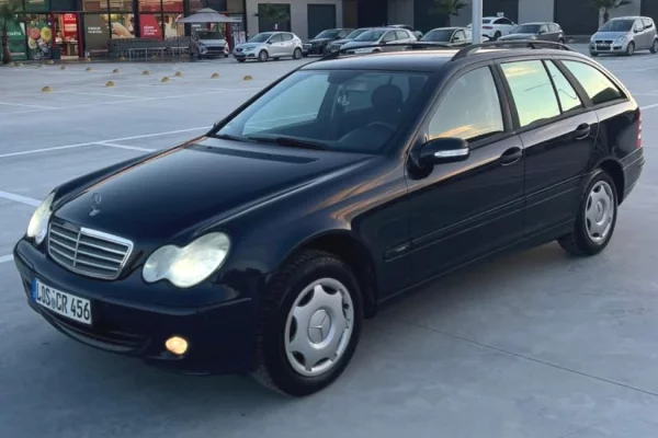 Auto in Vendita a Tirana - 2,500 Euro