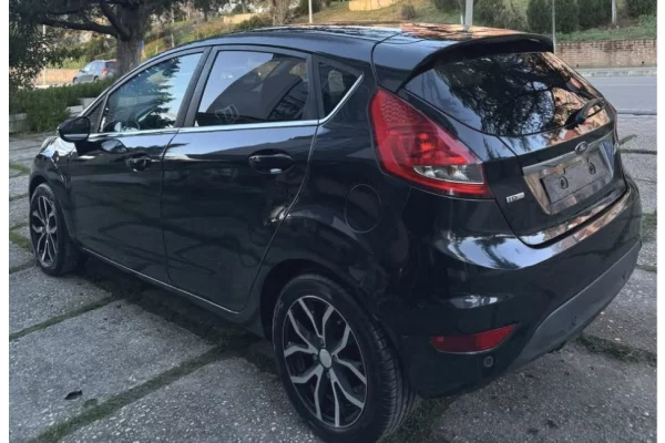 Auto in Vendita a Fier - 3,800 Euro