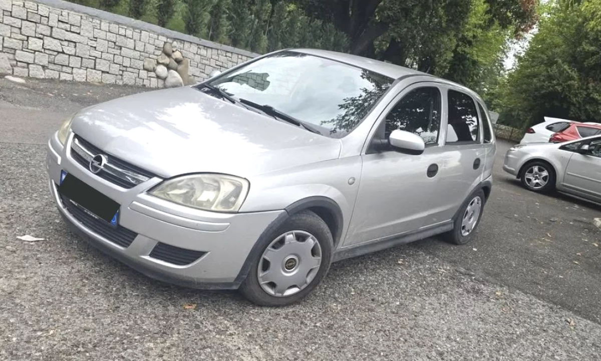 Auto in Vendita a Tirana, Opel, 2004 gasoline-gas,Kambio Manual Pagamento 2,000  Euro.