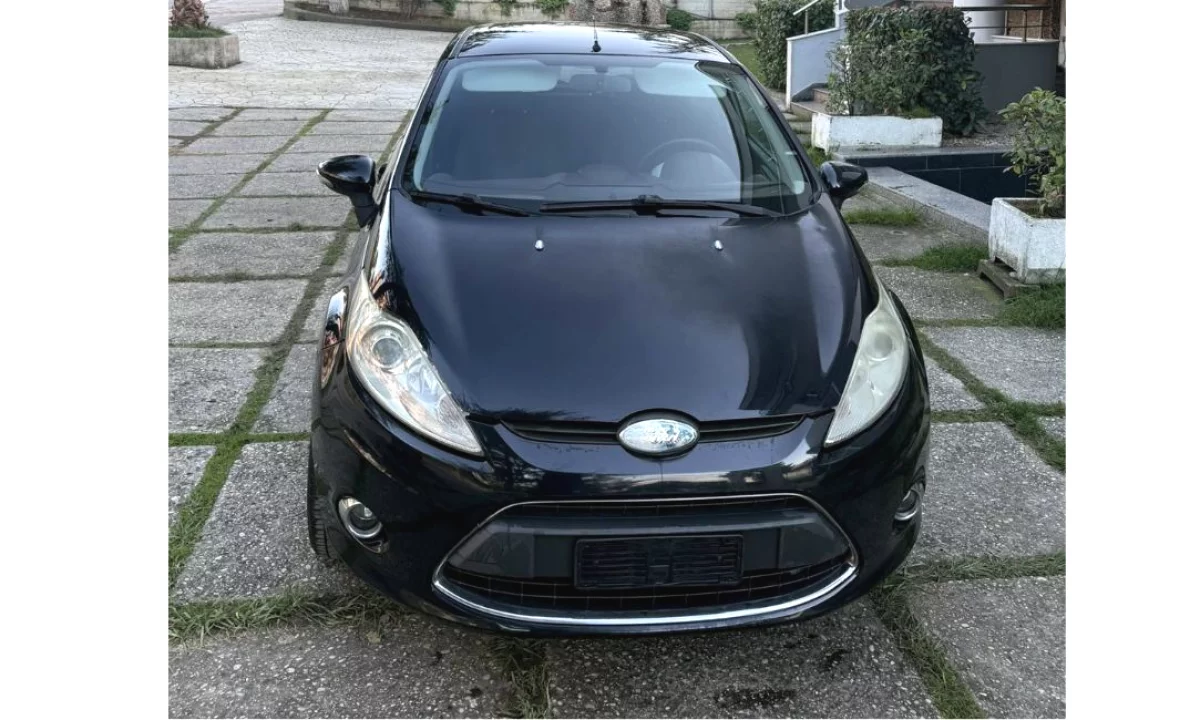 Auto in Vendita a Fier, Ford, 2010 Diesel,Kambio Manual Pagamento 3,800  Euro.