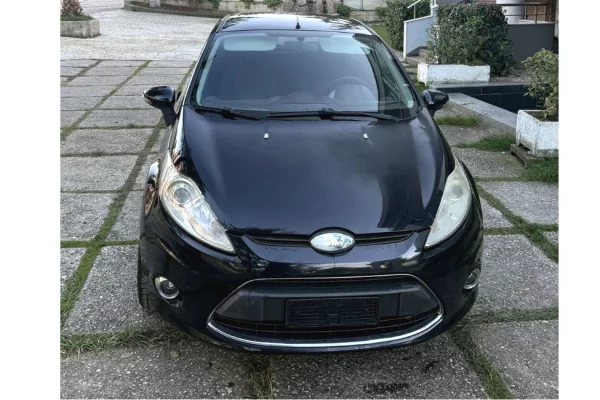 Auto in Vendita a Fier - 3,800 Euro