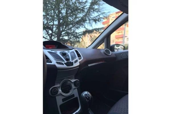 Auto in Vendita a Fier - 3,800 Euro