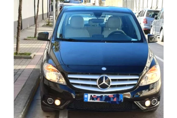 Auto in Vendita a Fier - 5,900 Euro