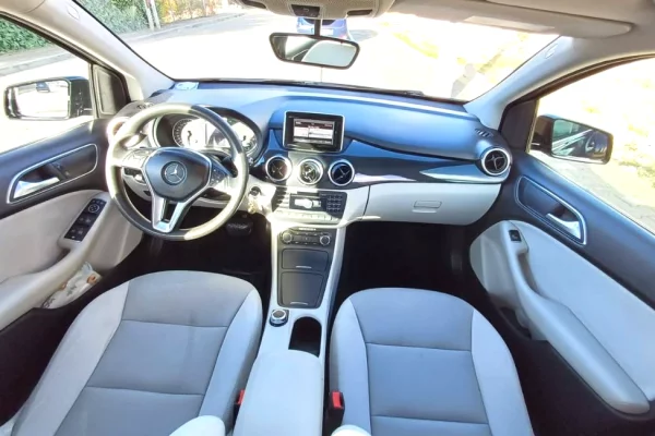 Auto in Vendita a Fier - 5,900 Euro