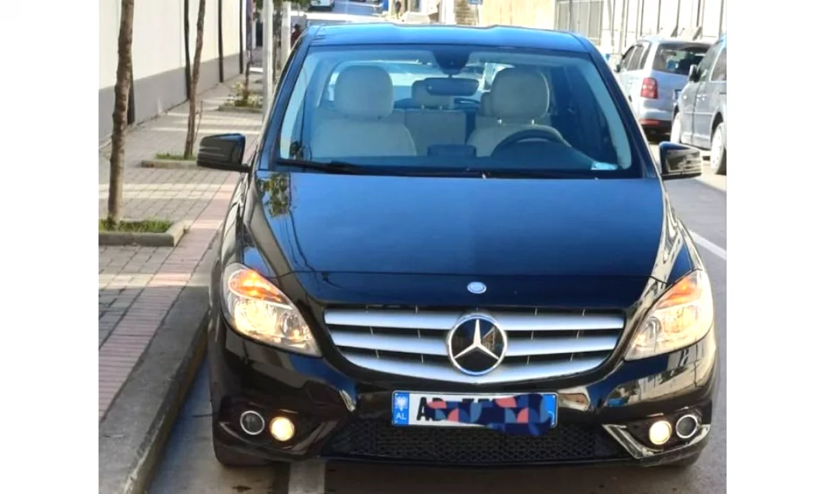 Auto in Vendita a Fier, Mercedes-Benz, 2013 Diesel,Kambio Automatik Pagamento 5,900  Euro.