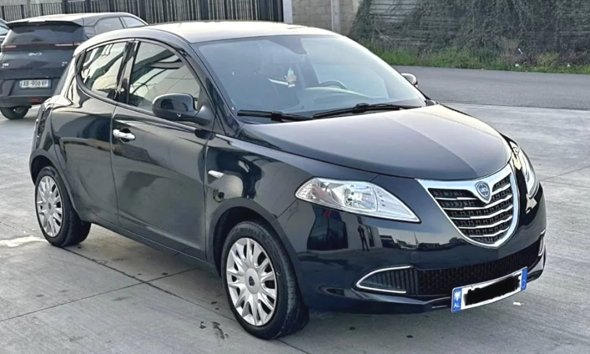 Auto in Vendita a Tirana, Lancia, 2014 Benzine,Kambio Manual Pagamento 3,200  Euro.