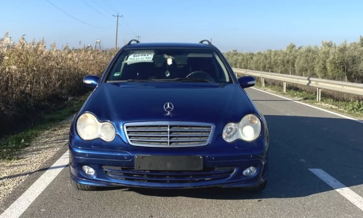 Auto in Vendita a Tirana, Mercedes-Benz, 2002 Diesel,Kambio Manual Pagamento 3,800  Euro.