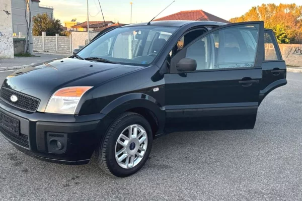 Auto in Vendita a Tirana - 2,800 Euro