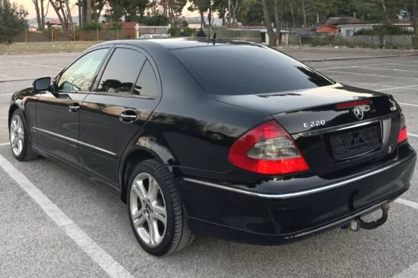 Auto in Vendita a Tirana - 5,400 Euro