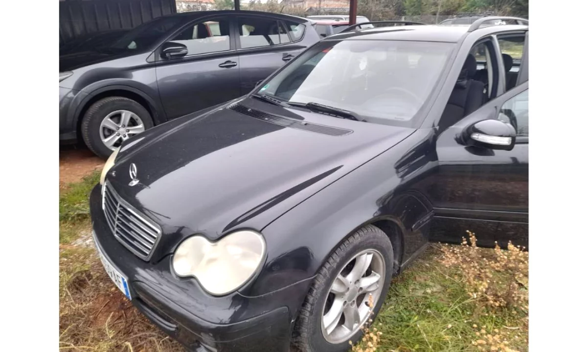 Auto in Vendita a Tirana, Mercedes-Benz, 2004 Diesel,Kambio Automatik Pagamento 3,900  Euro.