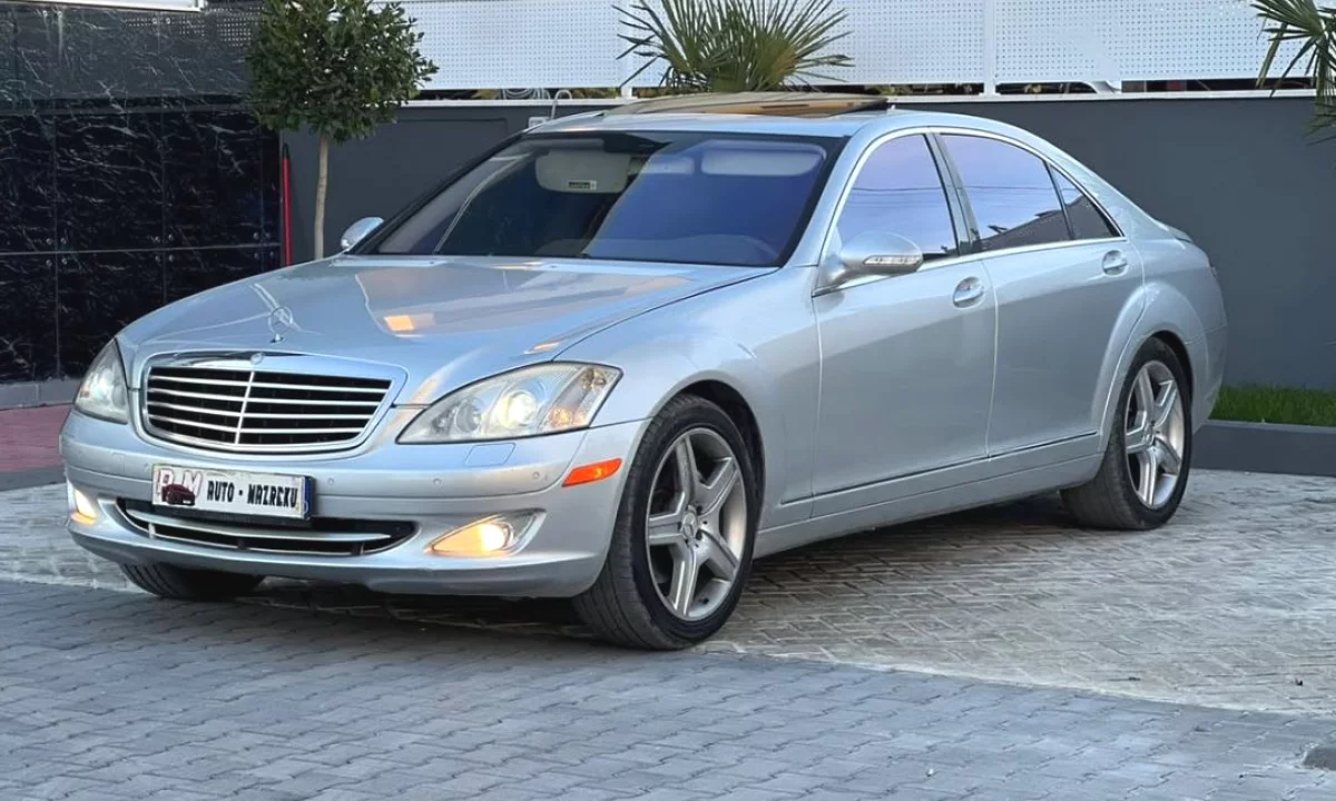 Makina ne shitje ne Fier, Mercedes-Benz, 2006 gasoline-gas,Kambio Automatik Pagesa 7,200  Euro.