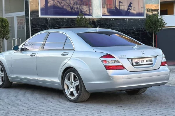 Auto in Vendita a Fier - 7,200 Euro