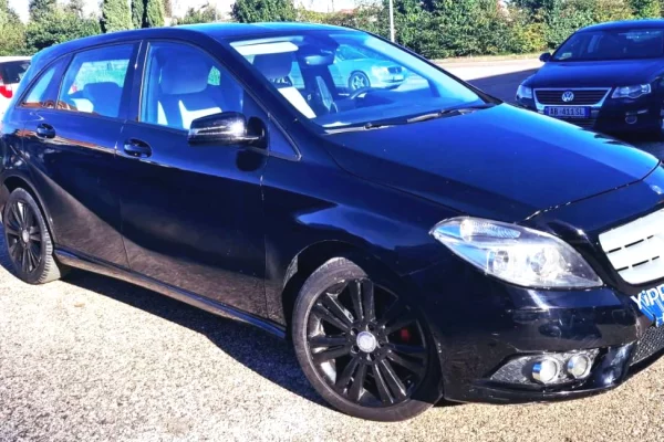 Auto in Vendita a Fier - 5,900 Euro