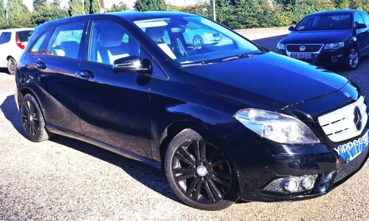 Auto in Vendita a Fier, Mercedes-Benz, 2013 Diesel,Kambio Automatik Pagamento 5,900  Euro.