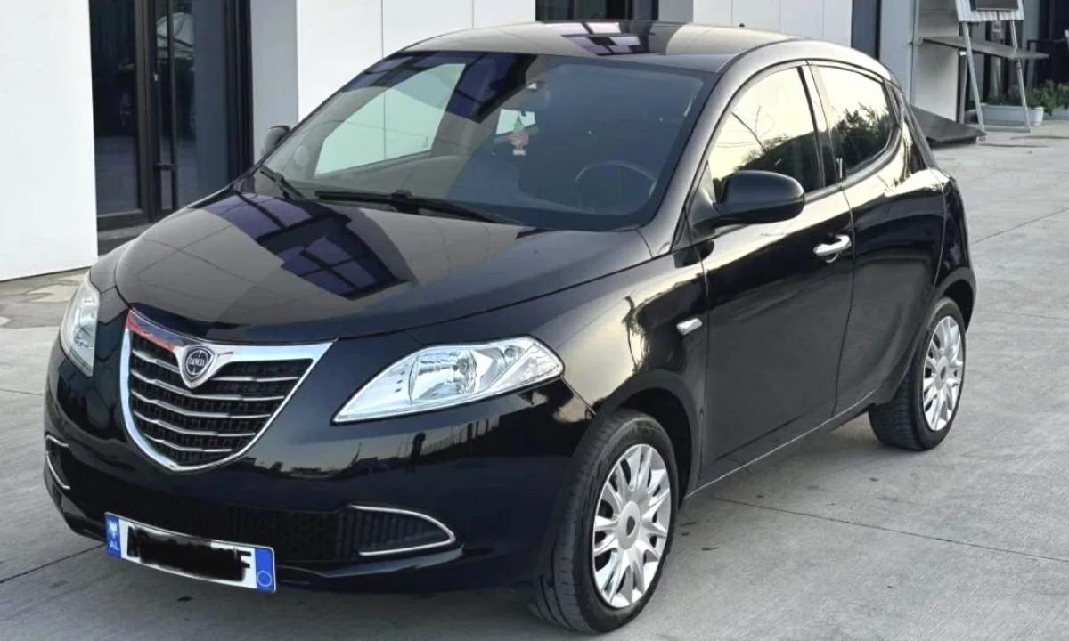 Auto in Vendita a Tirana, Lancia, 2014 Benzine,Kambio Manual Pagamento 3,200  Euro.
