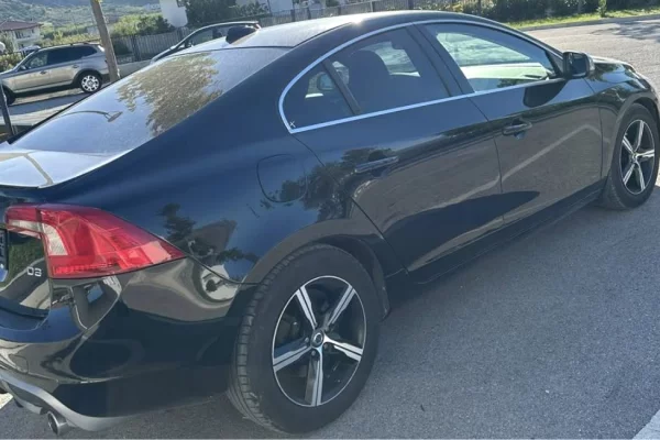 Makina ne shitje ne Tirane - 6,800 Euro