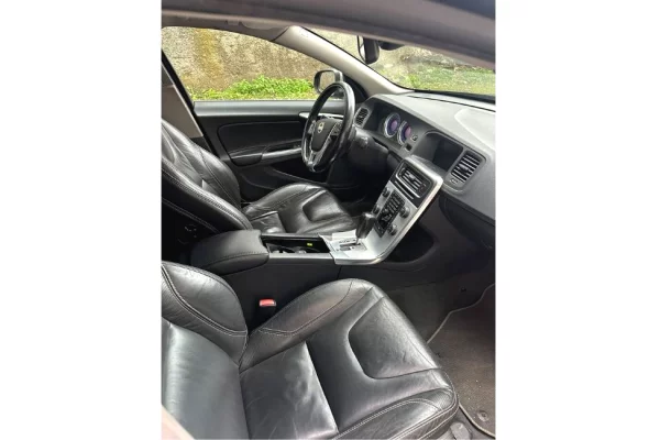 Makina ne shitje ne Tirane - 6,800 Euro