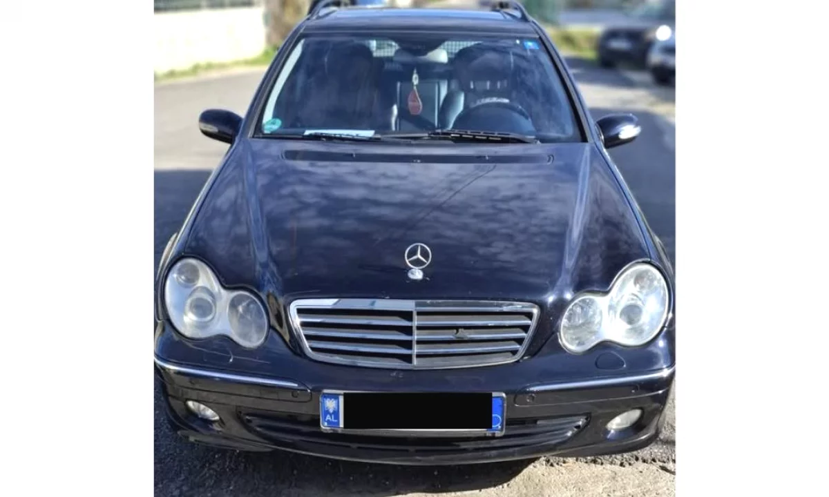 Makina ne shitje ne Tirane, Mercedes-Benz, 2004 Diesel,Kambio Automatik Pagesa 4,000  Euro.