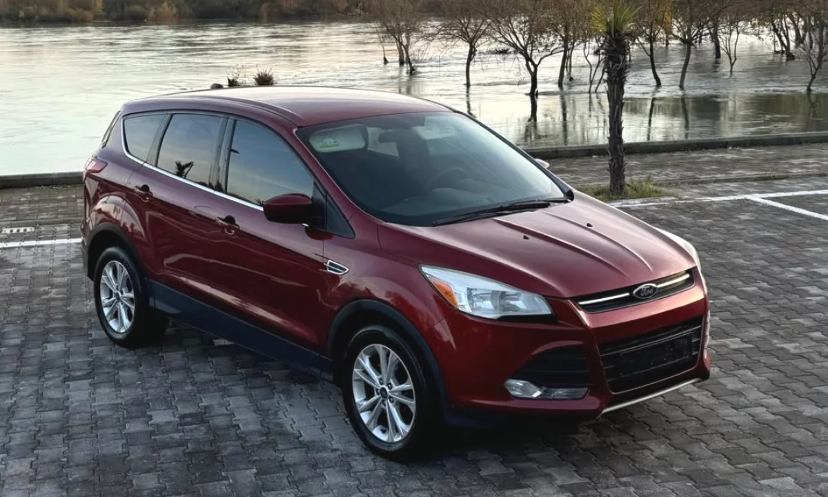 Auto in Vendita a Tirana, Ford, 2016 Benzine,Kambio Automatik Pagamento 6,500  Euro.