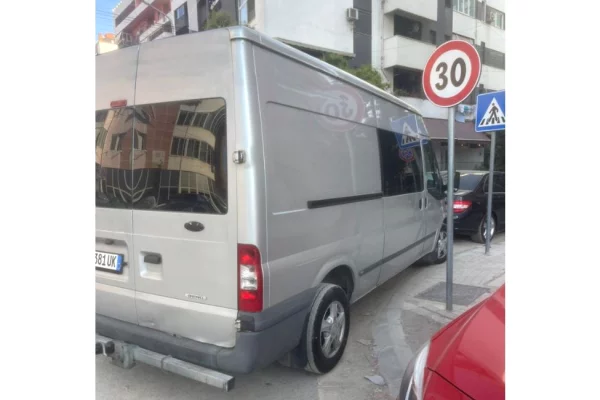 Auto in Vendita a Tirana - 8,700 Euro