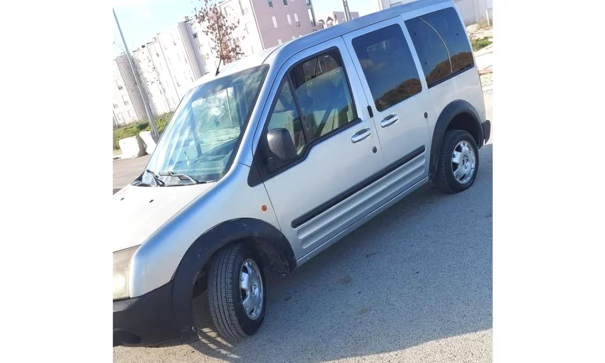 Auto in Vendita a Tirana, Iveco, 2005 Diesel,Kambio Automatik Pagamento 2,500  Euro.