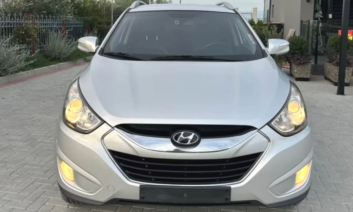 Auto in Vendita a Fier, Hyundai, 2013 Diesel,Kambio Automatik Pagamento 6,999  Euro.