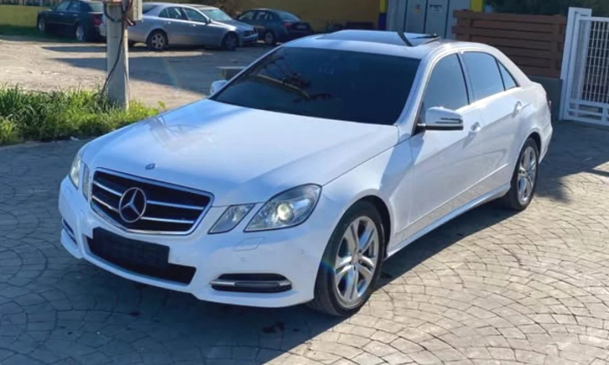 Auto in Vendita a Fier, Mercedes-Benz, 2013 Diesel,Kambio Automatik Pagamento 8,700  Euro.