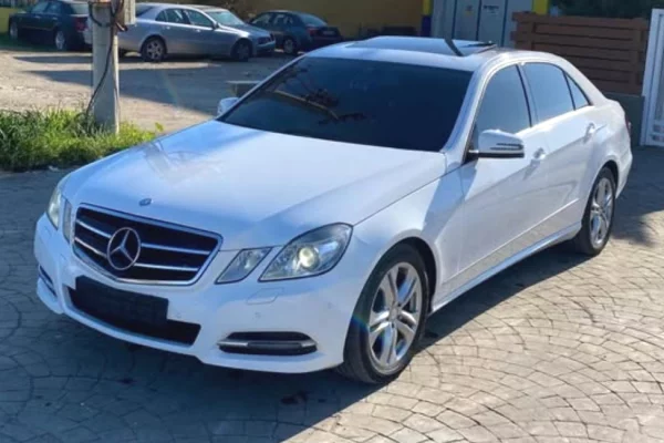 Auto in Vendita a Fier - 8,700 Euro