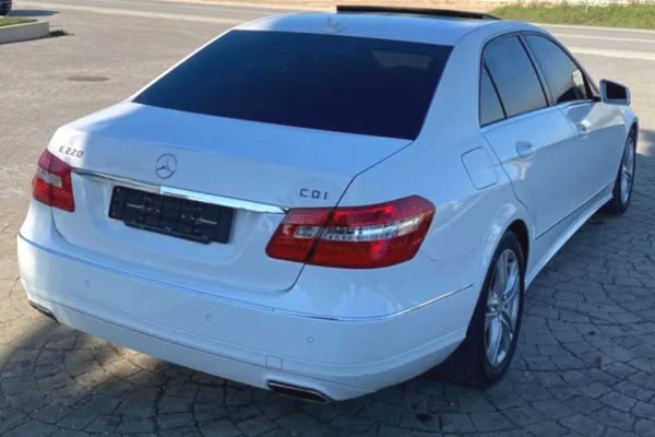 Auto in Vendita a Fier - 8,700 Euro