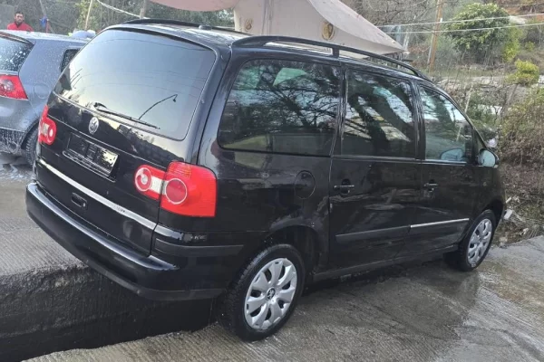 Auto in Vendita a Tirana - 2,900 Euro