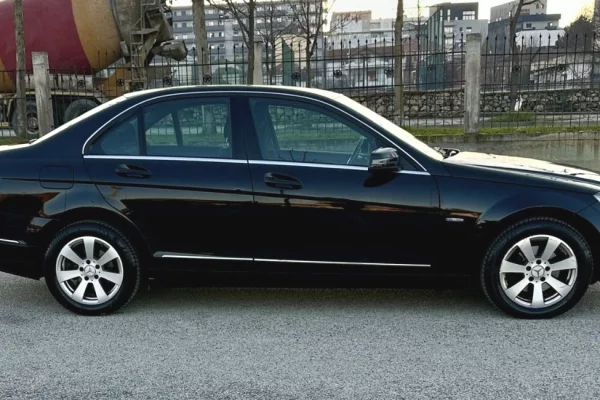 Auto in Vendita a Tirana - 5,500 Euro