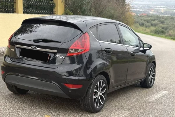 Auto in Vendita a Fier - 3,700 Euro