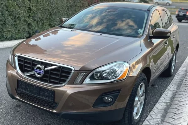 Auto in Vendita a Tirana - 8,600 Euro