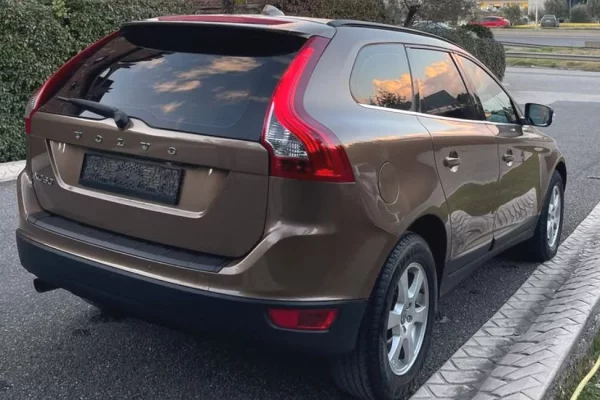 Auto in Vendita a Tirana - 8,600 Euro