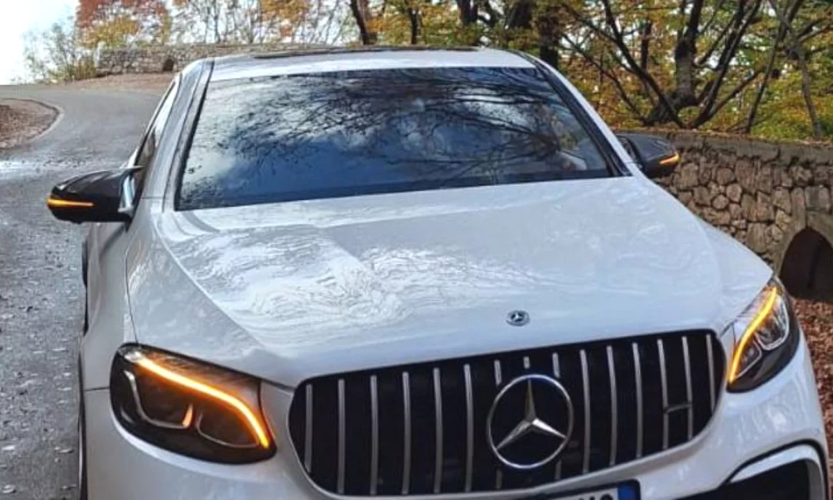 Makina ne shitje ne Tirane, Mercedes-Benz, 2018 Diesel,Kambio Automatik Pagesa 29,000  Euro.